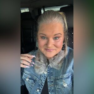 Meet your Posher, Marianne